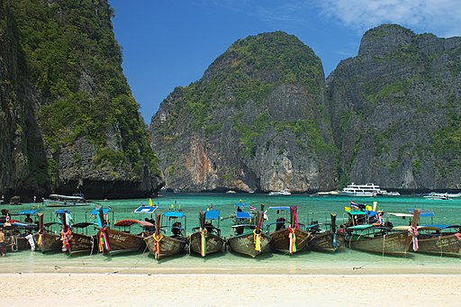 Maya_Bay_boats